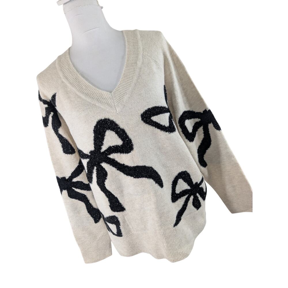 NWT@$78! EXPRESS! CREAM & SPARKLY BLACK BOW PATTERN, V-NECK, L/S SWEATER! SZ M